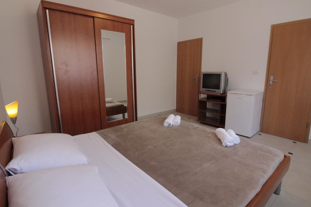 Studios & Rooms Fiesta Новаля Екстер'єр фото